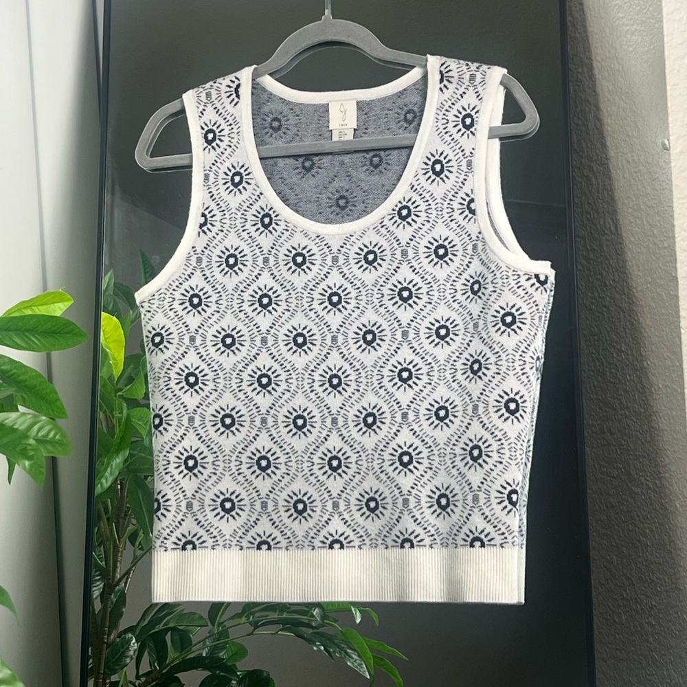 Joie - White Sleeveless Vest With Navy Blue Pattern